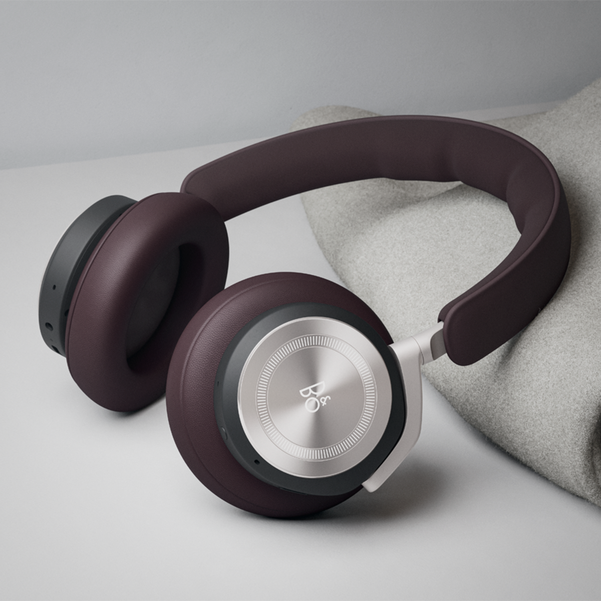 Bang & Olufsen Beoplay HX Timber