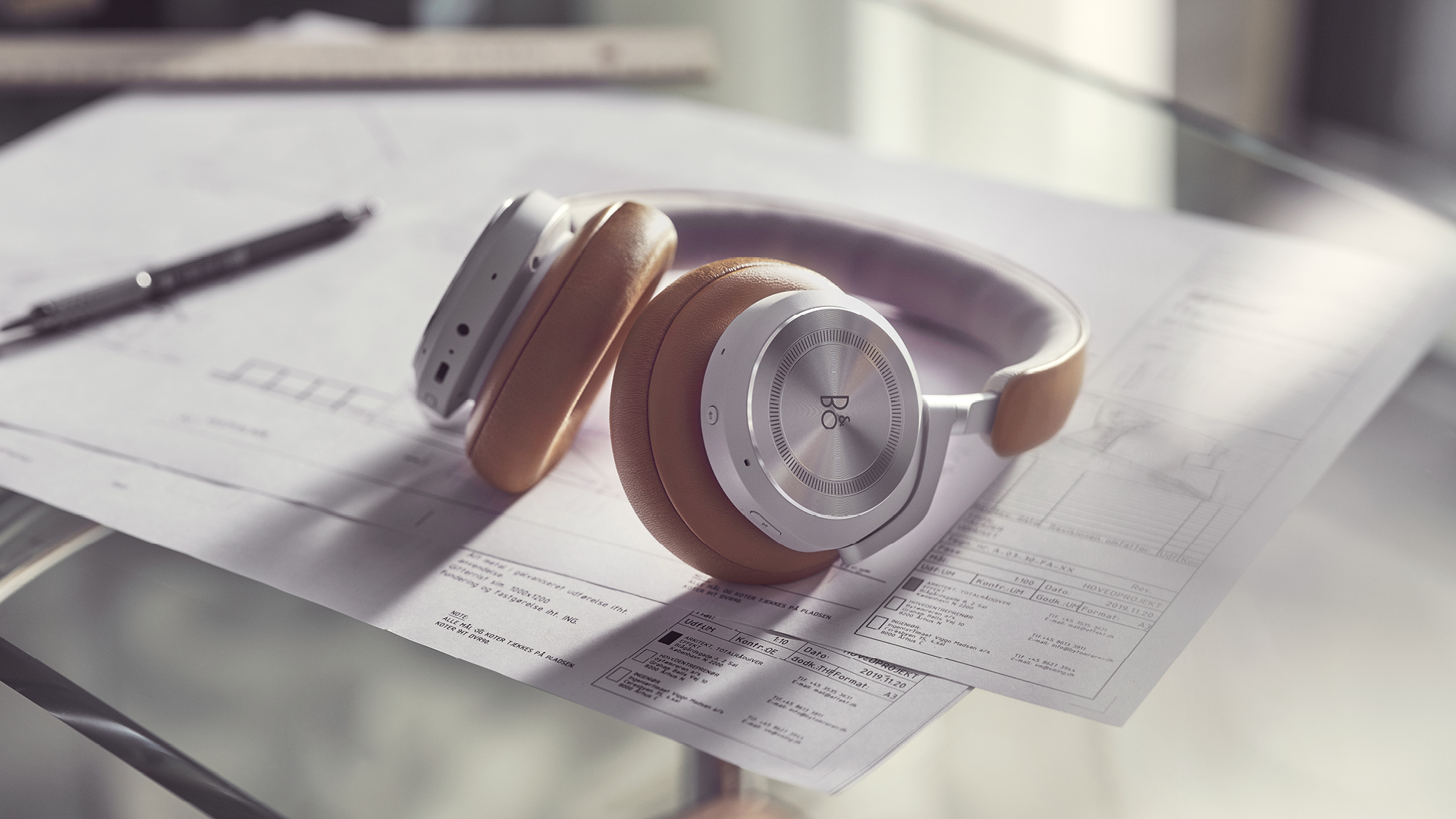 Bang &amp; Olufsen Beoplay HX Timber