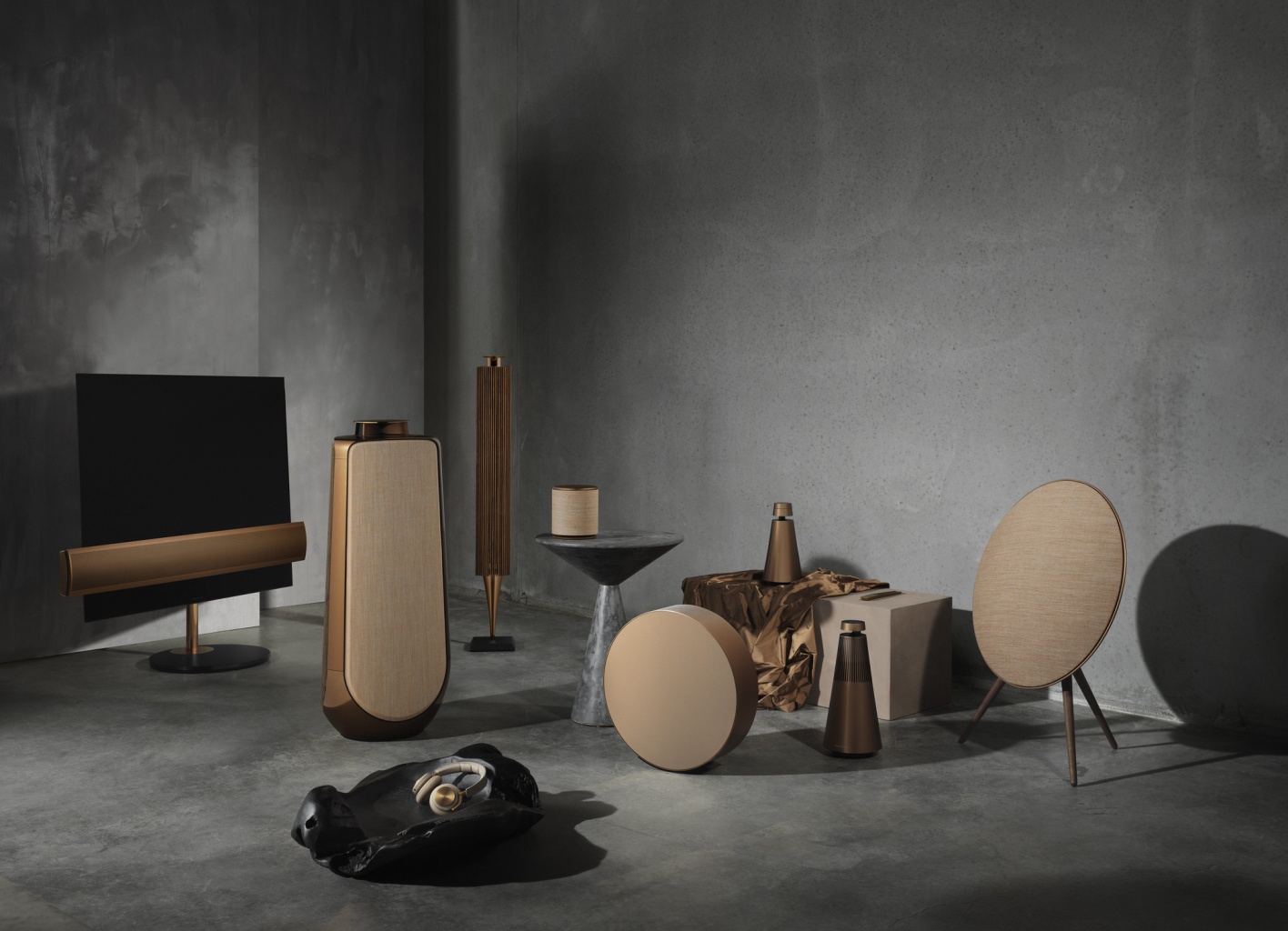 bang-and-olufsen-bronze-collection-01.jpg